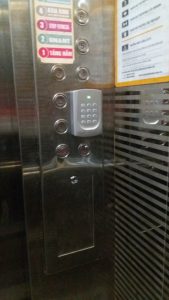 Kiểm soát vân tay, thẻ từ áp dụng cho ra vào thang máy