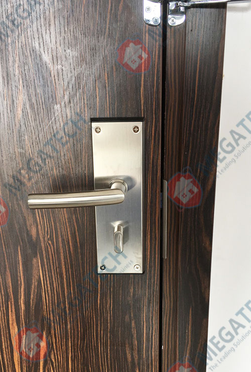 hình ảnh lắp khóa D1 phía trong cửa
